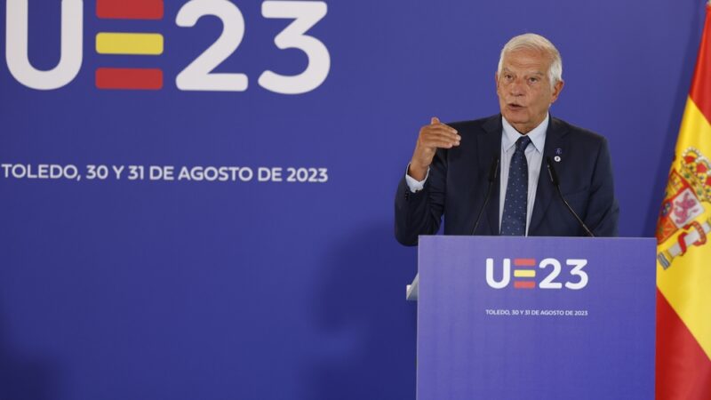 Pomoc Ukrajině je stále česká priorita, najít peníze na zbraně je ale čím dál těžší