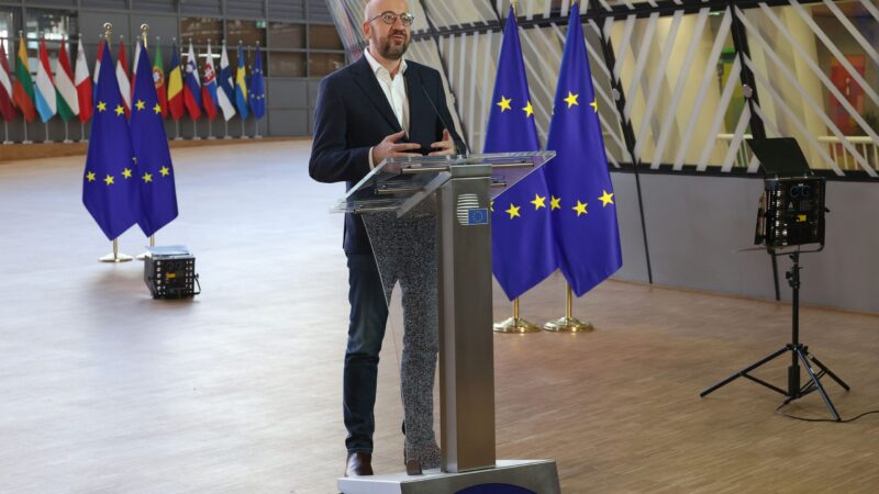 Navzdory komplikacím s&nbsp;dodávkami vakcín i&nbsp;očkováním je společný postup EU stále důležitý, říká Charles Michel
