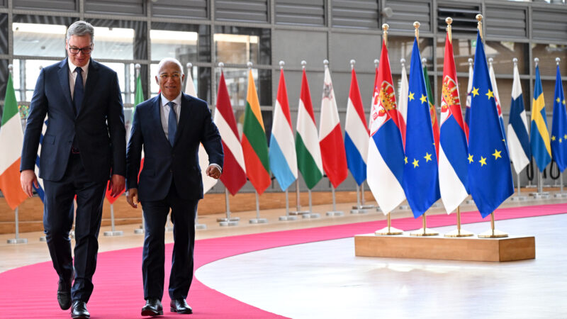 Srbská tajná služba varovala Vučiće před cestou na summit EU