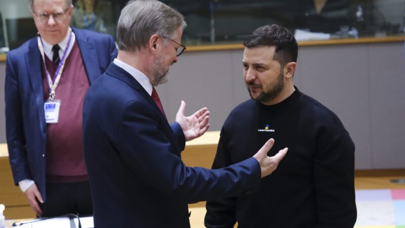 Podcast: Summitový speciál: Zelenskyj v&nbsp;Bruselu, ploty na hranicích a&nbsp;„ne“ Fondu suverenity