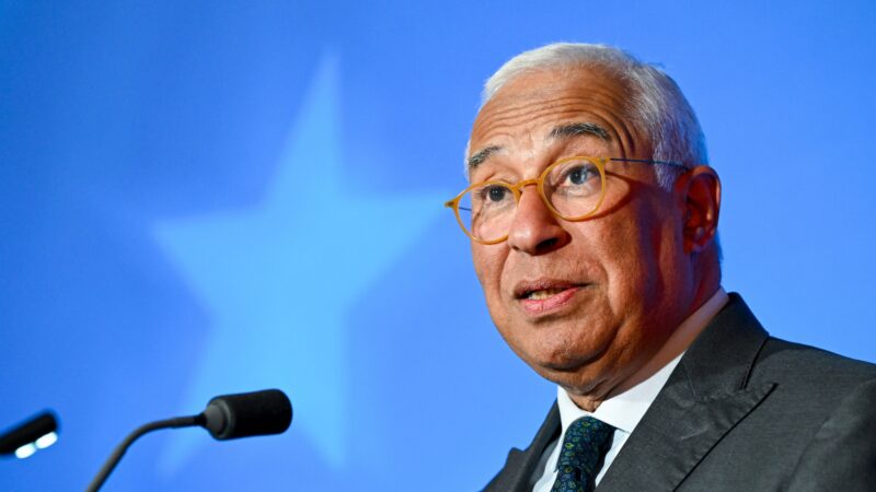 EU kvůli Trumpovým hrozbám svolává mimořádný summit