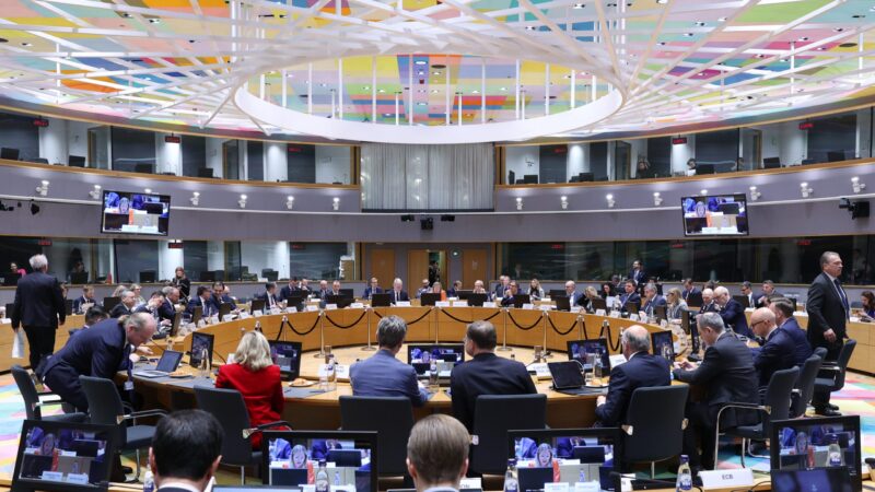 Evropa zpoplatní malé balíčky z&nbsp;Číny. Clo tři eura začne platit od července 2026