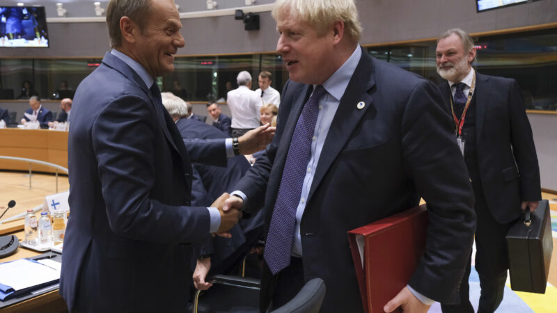 Britská vláda věří, že parlament podpoří revidovanou brexitovou dohodu