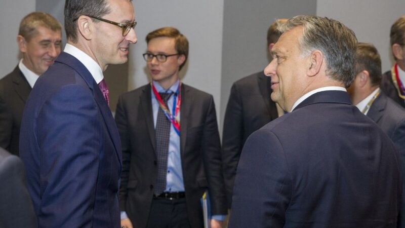 Varšava vrací laskavost. Podporuje Orbána po schválení kritické zprávy europarlamentu