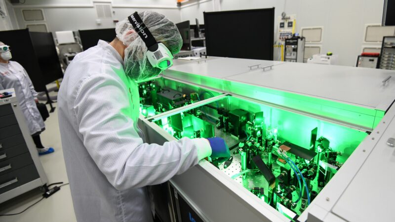 Nejsilnější lasery na světě se nacházejí v&nbsp;ČR, Evropa je díky nim světovou špičkou, říká ředitel laserového konsorcia