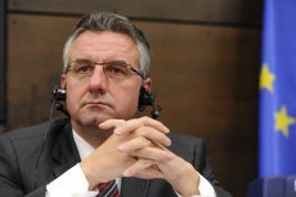 Zahradil: Válka nemá zakládat právo na české občanství