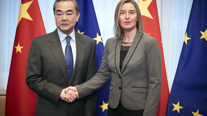 EU a&nbsp;Čína se připravují na společný summit. Dnes hovořili o&nbsp;investicích a&nbsp;kybernetické bezpečnosti