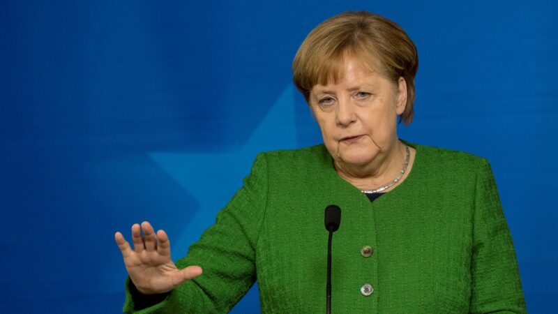 Merkelová odmítá vracet migranty z&nbsp;německých hranic. Chce o&nbsp;tom jednat s&nbsp;celou Unií