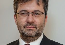 Vláda plánuje velké diplomatické střídání, výměny čekají zastoupení při NATO i&nbsp;EU