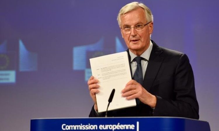 Finální návrh dohody o&nbsp;brexitu je na světě. EU ho vítá, Británie kritizuje