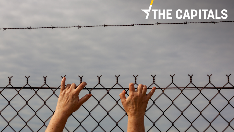 The Capitals: Země EU vyzvou Komisi, aby přesunula migrační řízení mimo Evropu