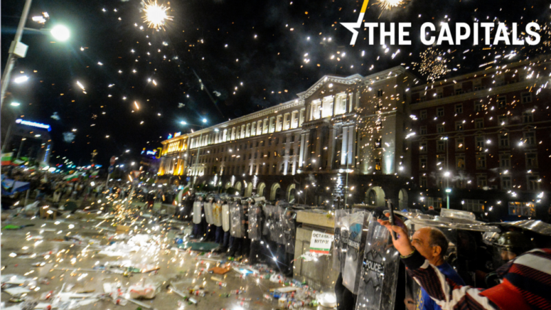 The Capitals: Borisovi odpůrci přitvrzují. Demonstrace v&nbsp;Bulharsku provází násilí