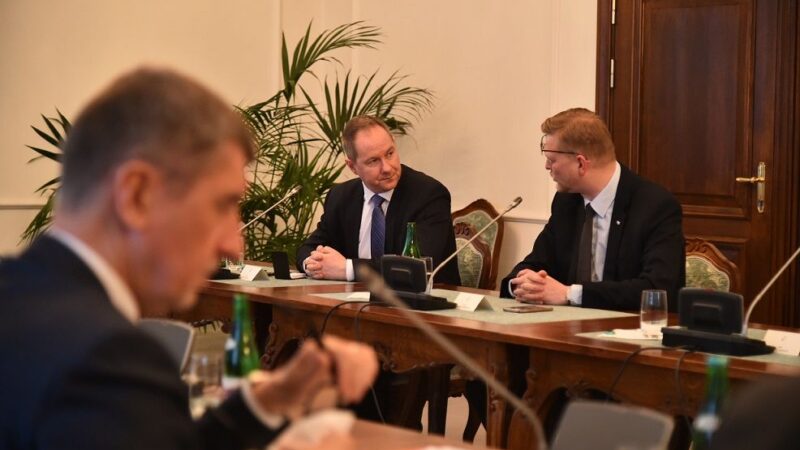I s&nbsp;vládou bez důvěry musíme v&nbsp;EU bránit své zájmy, říká Fiala. Pomoci mají schůzky všech stran
