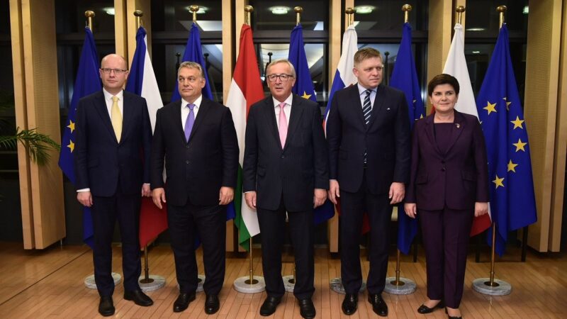 Juncker se chce sblížit s&nbsp;Visegrádem. Čeští politici další fungování skupiny podporují