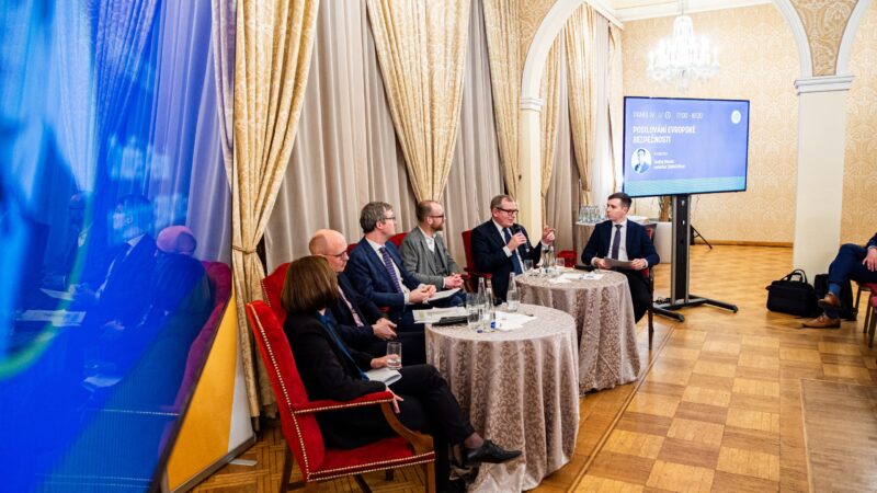 Evropa je „téměř nahá“. Potřebuje silnější protiraketovou obranu a&nbsp;odolnost vůči vnitřním hrozbám