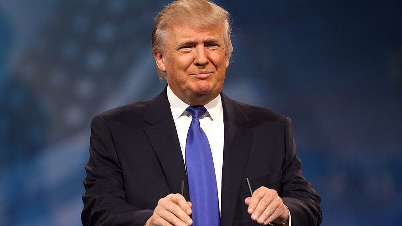 Trump začal zostra a&nbsp;„překvapivě“ plní volební sliby