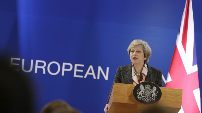 Britský parlament podpořil plán Theresy Mayové, labouristé se svými návrhy nepochodili