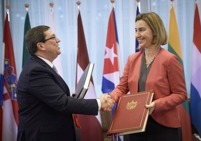 EU a&nbsp;Kuba podepsaly dohodu, lidským právům se vyhýbá