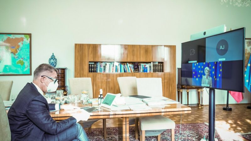 Evropská komise dodá ČR 30 plicních ventilátorů, o&nbsp;pomoci bude jednat i&nbsp;NATO