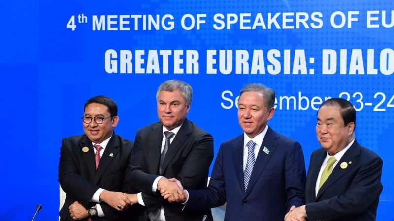 Eurasie se sešla v&nbsp;Nur-Sultan. Rozdíly mezi jednotlivými státy však přetrvávají