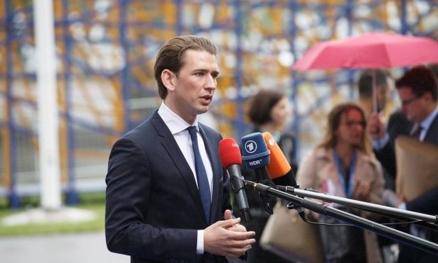 Černým koněm rakouských voleb je 31letý Sebastian Kurz. Voličům slibuje změnu