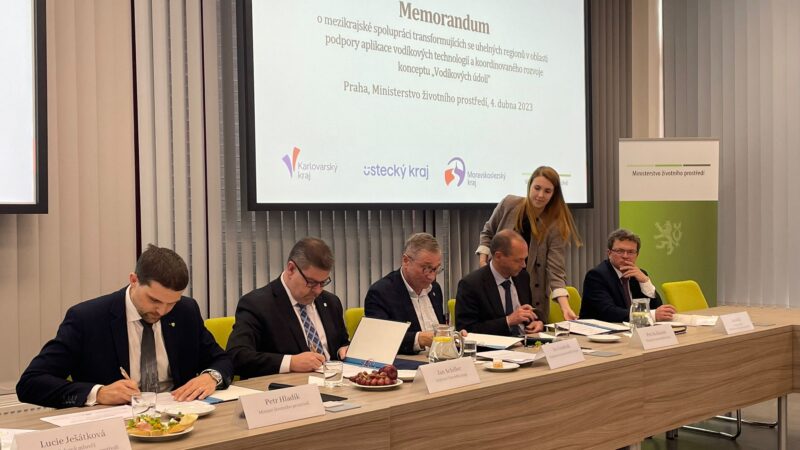 Uhelné kraje podepsaly memorandum o&nbsp;vodíku. Uhlí s&nbsp;ním nenahradíme okamžitě, ale perspektivu má, říká Vondrák