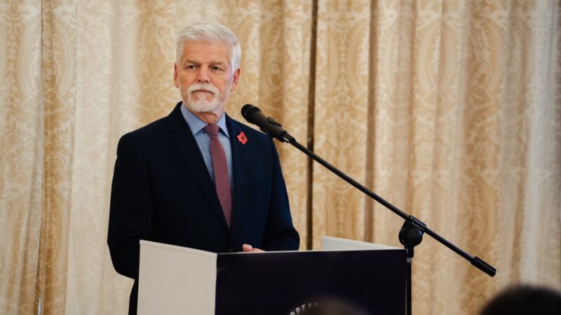 EU si musí zajistit bezpečnost i&nbsp;bez USA. Ekonomickou a&nbsp;vojenskou kapacitu na to má, řekl Pavel studentům