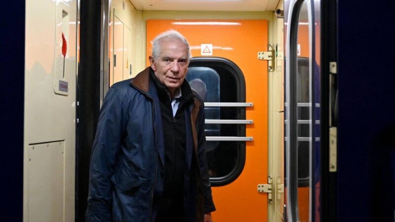 Šéf unijní diplomacie Borrell přijel do Kyjeva. Bude jednat o&nbsp;další podpoře Ukrajiny