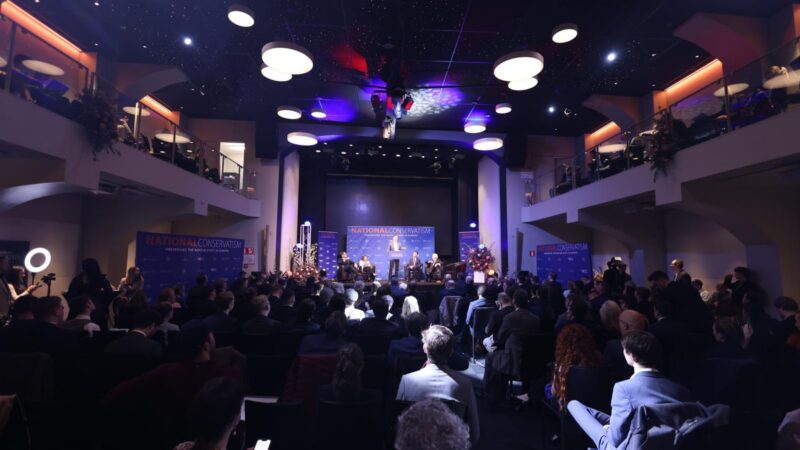 Policie v Bruselu narušila konferenci krajní pravice