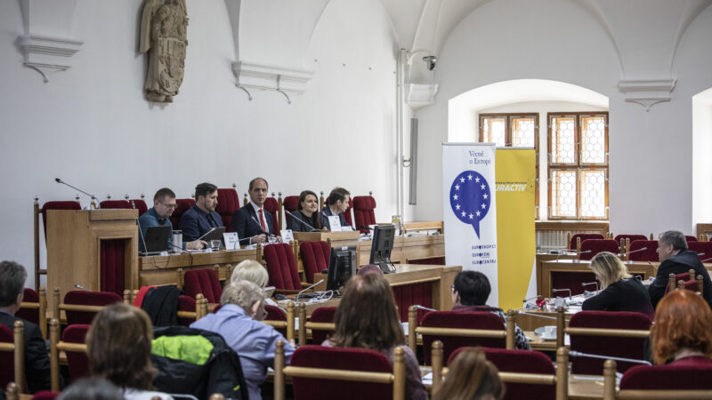 Video: Za více než polovinou veřejných investic v&nbsp;Česku stojí fondy EU, zaznělo na debatě v&nbsp;Plzni
