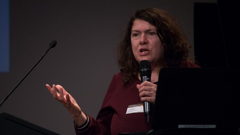 Jaderné elektrárny v&nbsp;závodě s&nbsp;klimatickou změnou nemohou zvítězit, říká fyzička Oda Beckerová