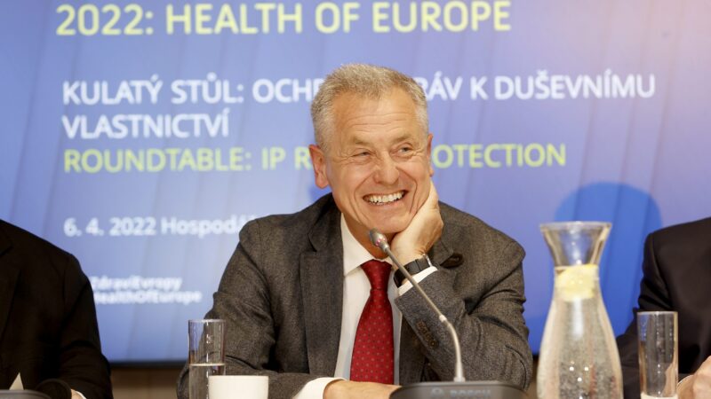 Farmaceutický průmysl potřebuje patenty, Bill Gates všechno nezaplatí, říká Fusek