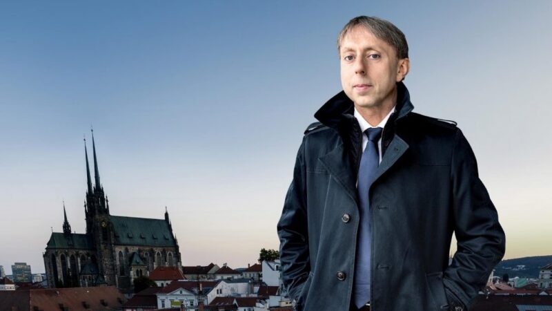 Úřady přistupují k&nbsp;závislým lidem krátkozrace, mohly by ušetřit miliardy, říká Jindřich Vobořil