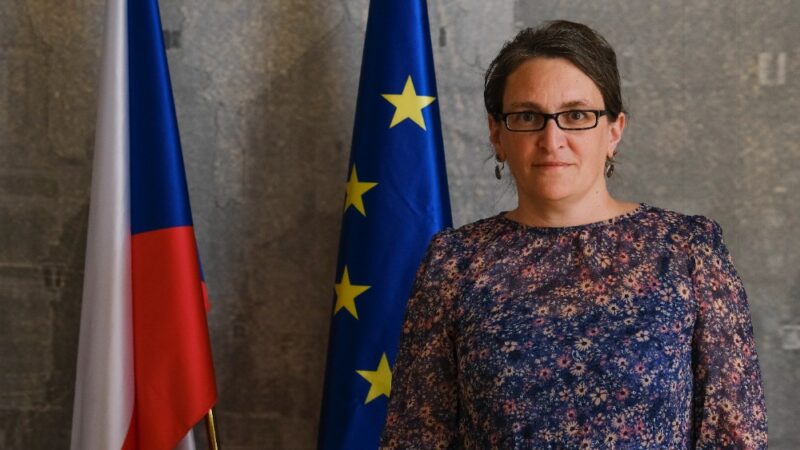 Nemáme důvod dávat vízové výhody státu, který de facto vyhrožuje Západu, říká velvyslankyně Znamenáčková