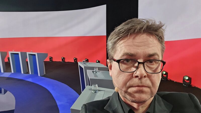 YouTuber kandidující na polského prezidenta obdivuje Putina a&nbsp;šíří ruskou propagandu