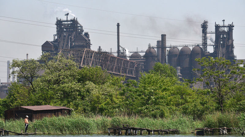 Karcinogeny znečišťují ukrajinská průmyslová města. Čeští vědci je odhalili i&nbsp;na pískovištích