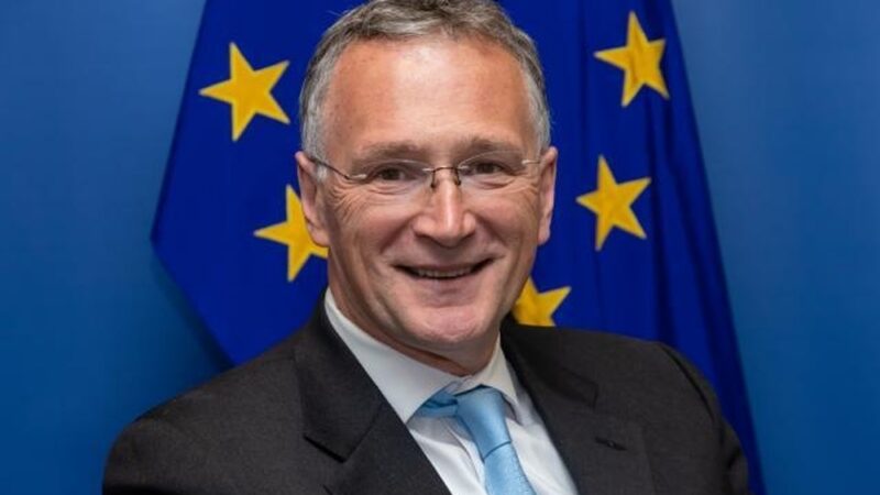 Šéf Evropské rady pro výzkum rezignoval kvůli reakci EU na pandemii. Rada mu ale už předtím vyslovila nedůvěru