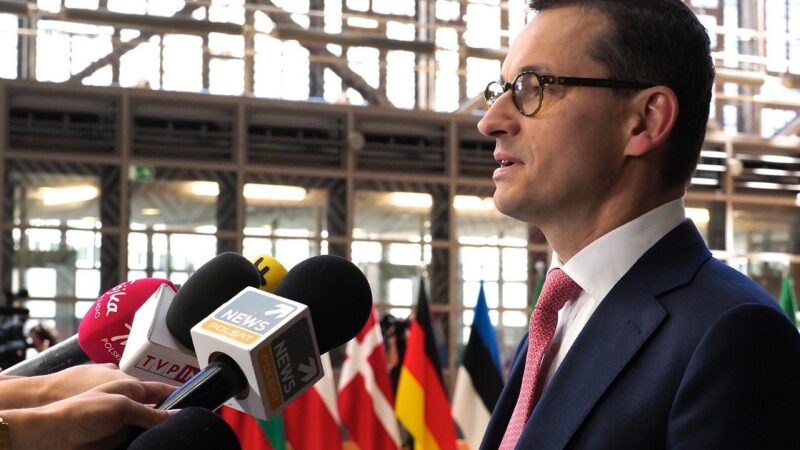 Polský zákon podkopává nezávislost justice, tvrdí Komise. Varšava se nehodlá vzdát