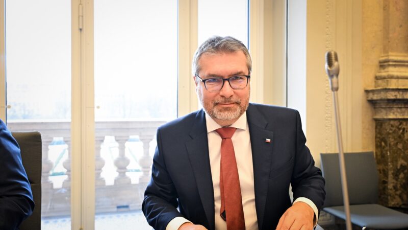 Protesty farmářů v&nbsp;Bruselu zafungovaly, říká ministr. Škrty v&nbsp;dotacích ale hrozí i&nbsp;nadále