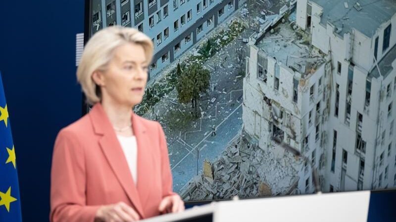 Von der Leyen hovořila se Zelenským a&nbsp;Trumpem o&nbsp;ruských útocích na Kyjev