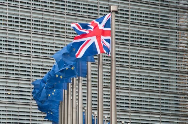 Tusk předal státům EU deklaraci o&nbsp;brexitu. Schválit ji mají na nedělním summitu