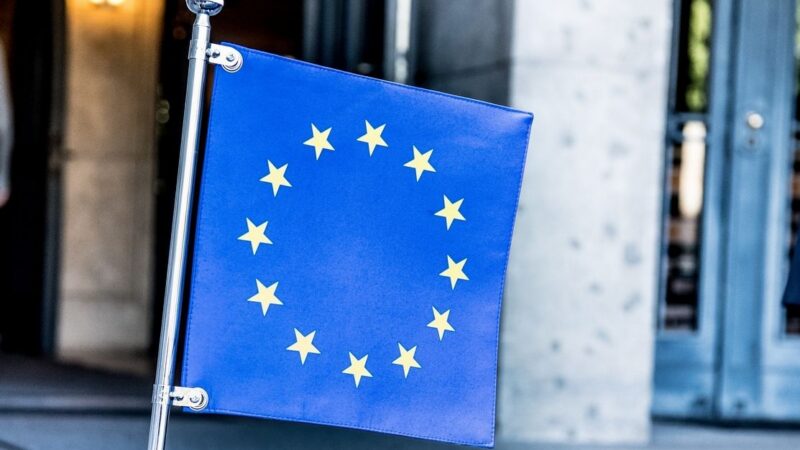 Evropské bizarnosti a&nbsp;mýty. Nad jakými zákony z&nbsp;Bruselu vám zůstane rozum stát a&nbsp;co jsou jen zvěsti?