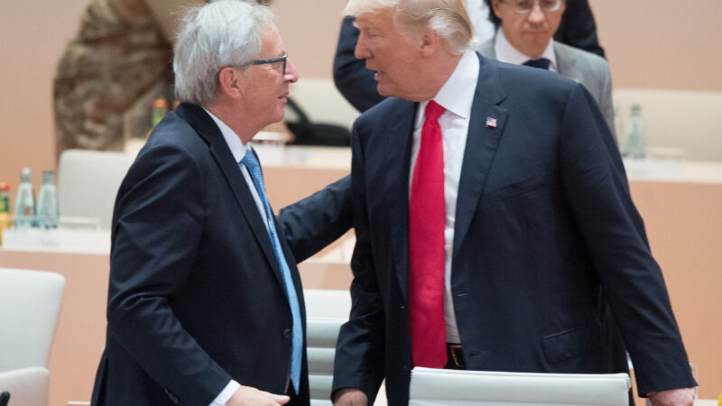 Trump chce zdanit evropská auta, Juncker americké motorky