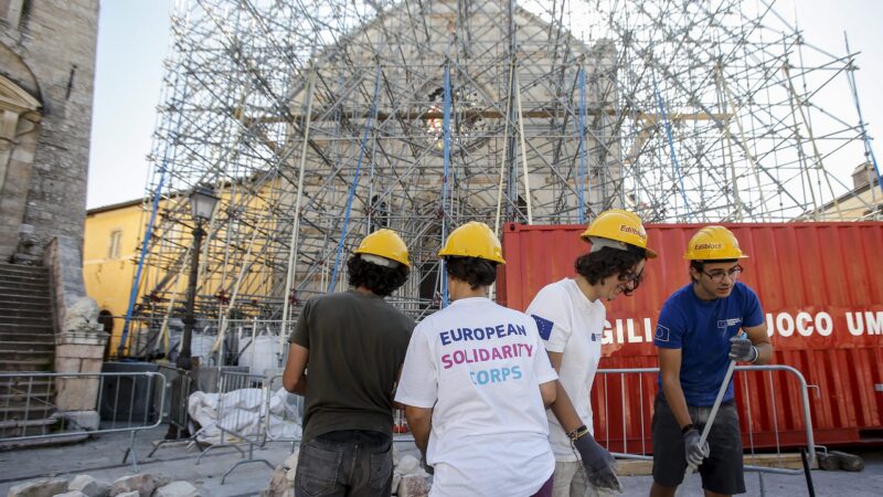 Mladí mají o&nbsp;dobrovolnictví zájem, po válce by mohli pomáhat na Ukrajině