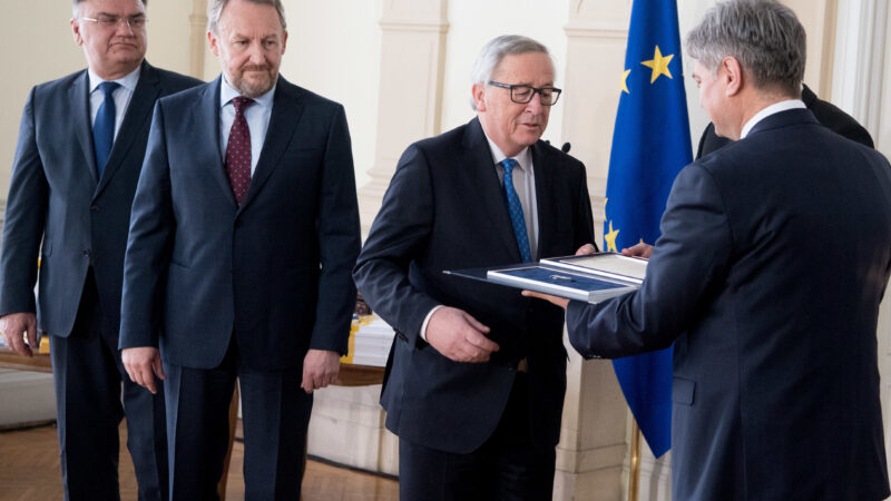 Bosna dnes Junckerovi předala vyplněný dotazník ke vstupu do EU