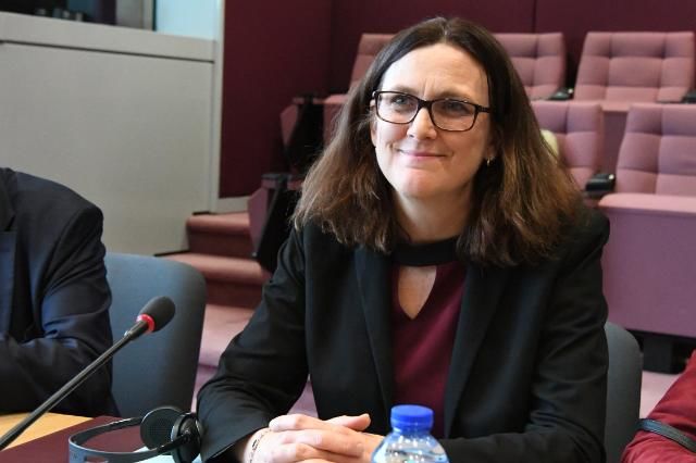 Jednání o&nbsp;clech mezi EU a&nbsp;USA pokračují. Unie chce mít jasno v&nbsp;udělování výjimek