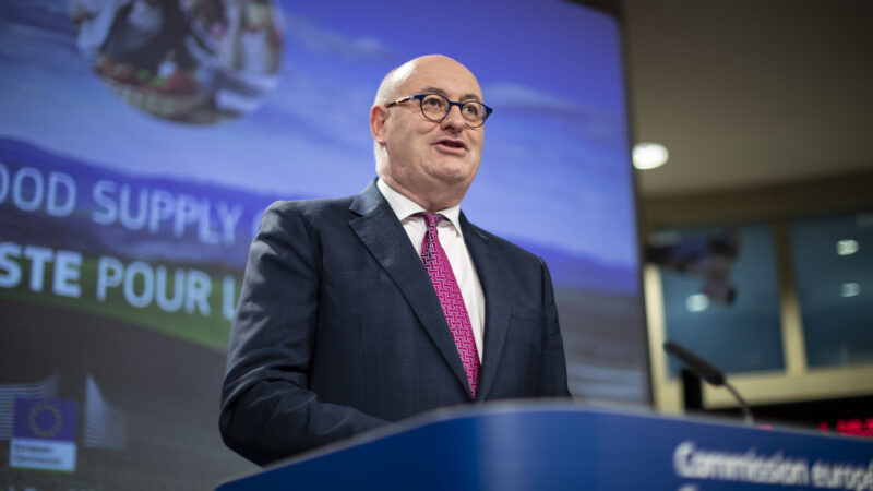 Investovat do zemědělství se v budoucnu vyplatí. Eurokomisař Hogan vysvětlil proč