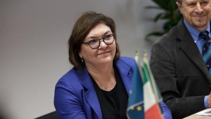 Kontroly na vnitřních hranicích jen tak neskončí, myslí si komisařka pro dopravu Valeanová