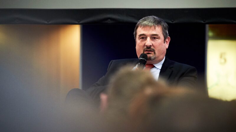 The Capitals | Komise vybírá nového šéfa pro hospodářskou soutěž