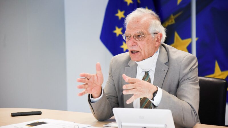 Podle Borrella by EU neměla kvůli koronaviru škrtat výdaje na obranu